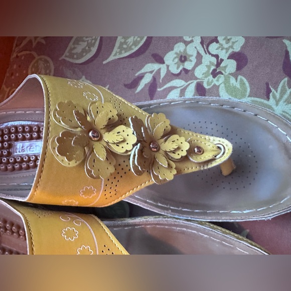 Women’s leather wedge flip flop - Picture 7 of 9